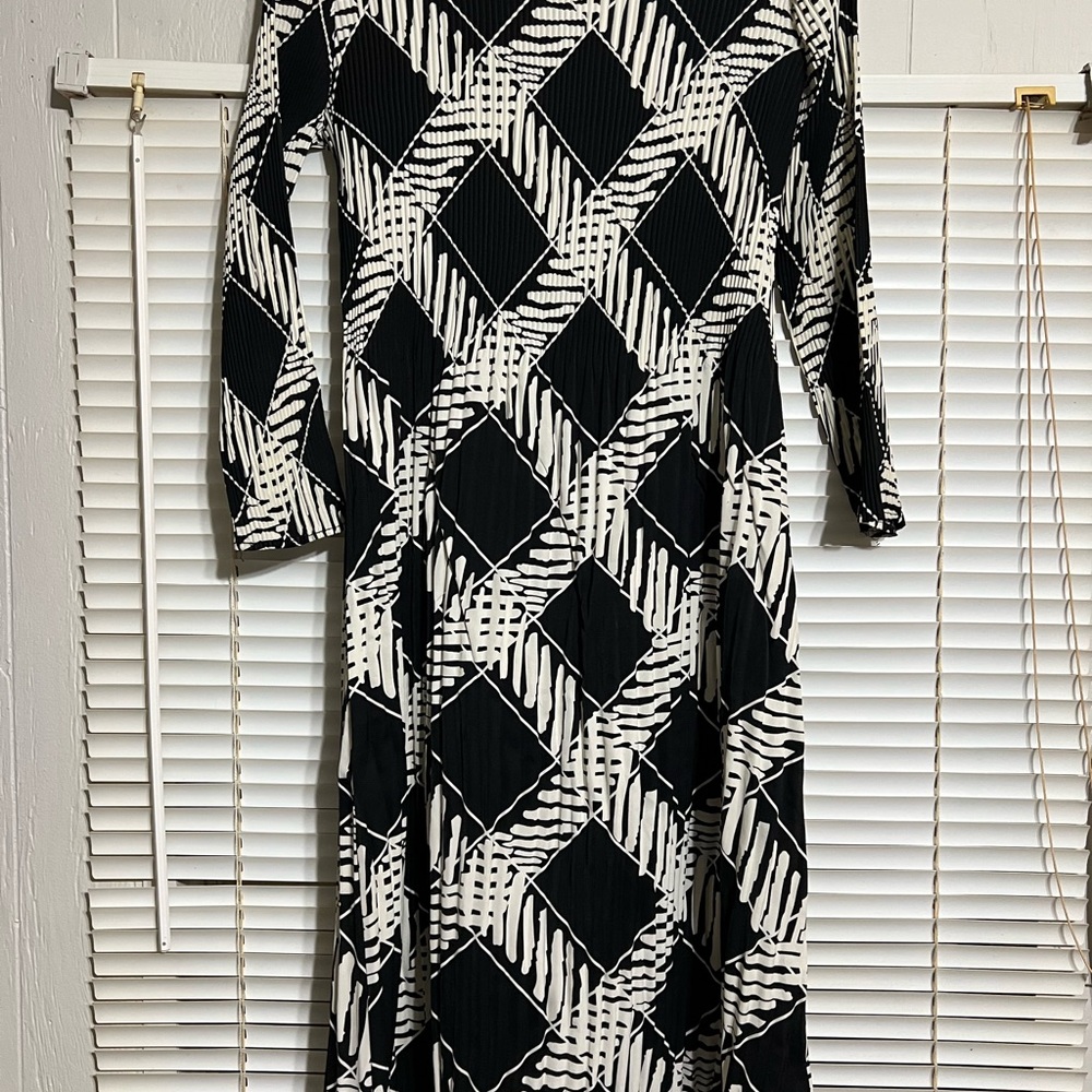Elegant Black and White Geometric Dress